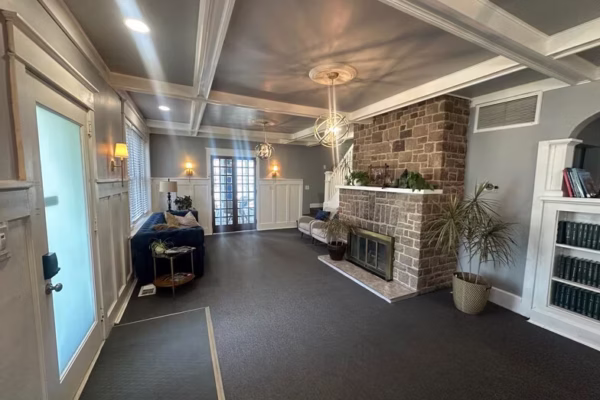 600-S-White-Horse-Pike-Audubon-NJ-Lobby 600-S-White-Horse-Pike-Audubon-NJ-Lobby
